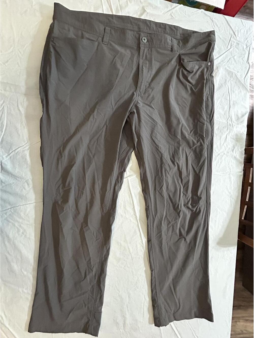 LL Bean Men’s No Fly Zone Cargo Pants 42x30
